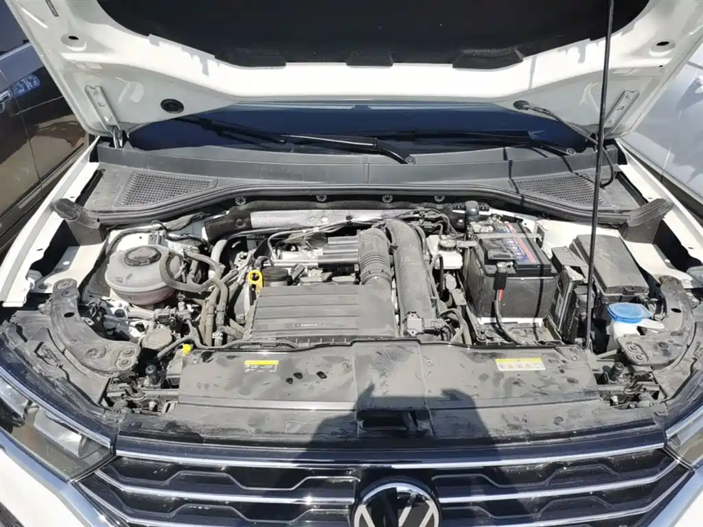 Volkswagen T-Roc — фото 20
