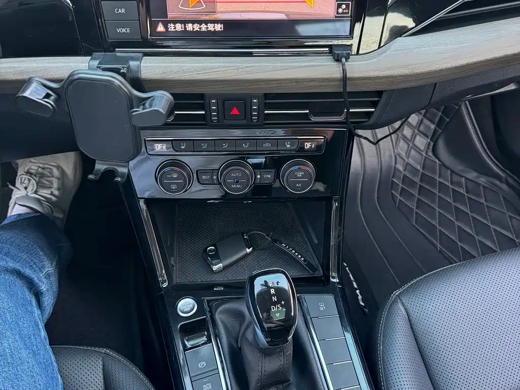 Volkswagen Passat — фото 13