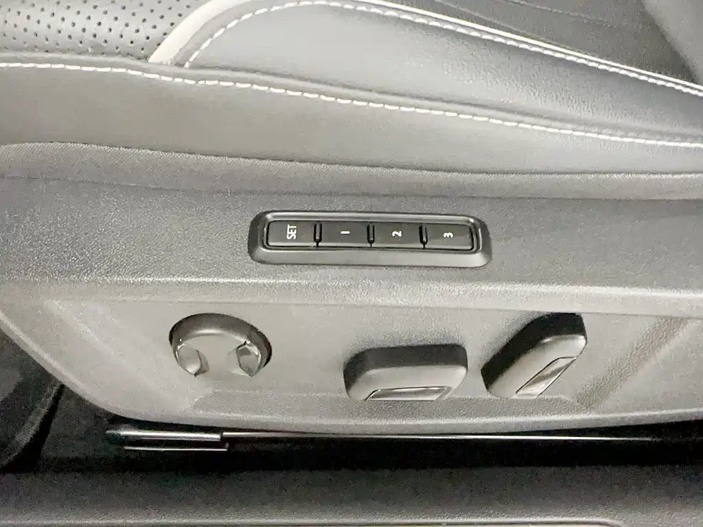 Volkswagen Passat — фото 13