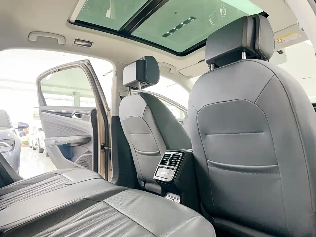 Volkswagen Passat — фото 15