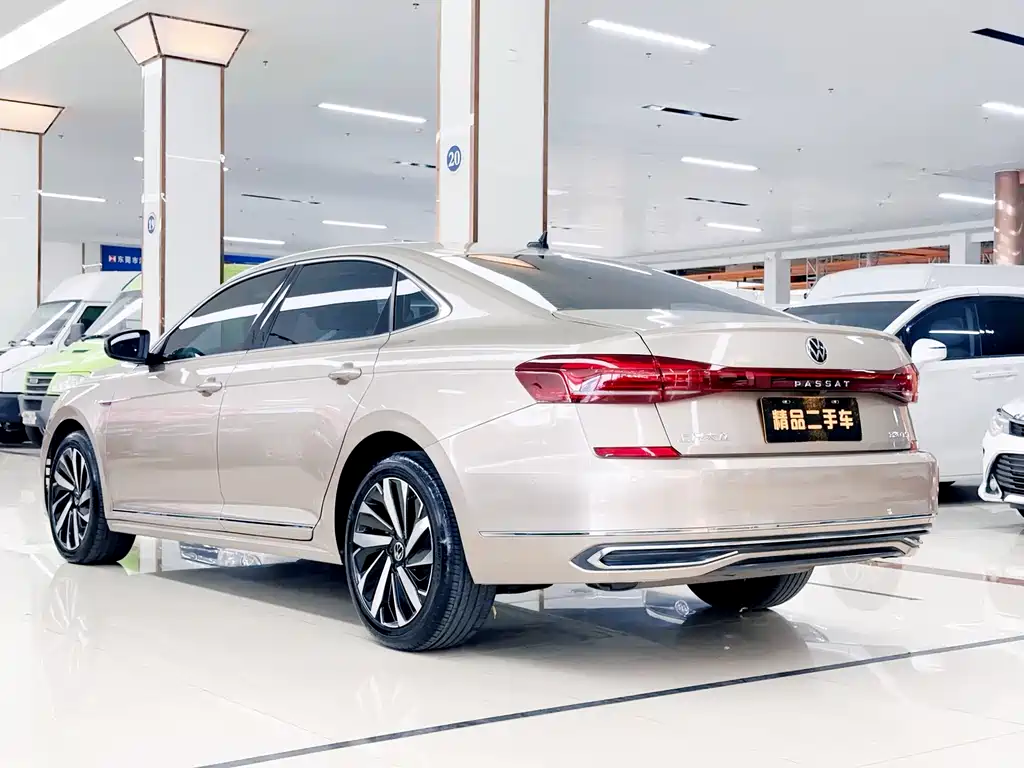 Volkswagen Passat — фото 5