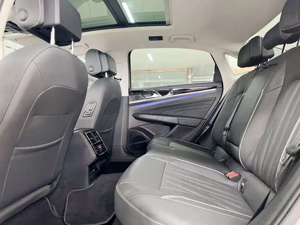 Volkswagen Passat — фото 10