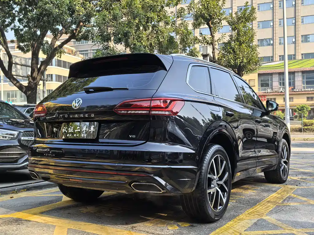 Volkswagen Touareg — фото 4