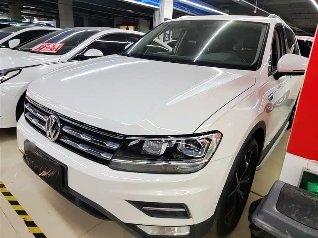 Volkswagen Tiguan L — фото 2