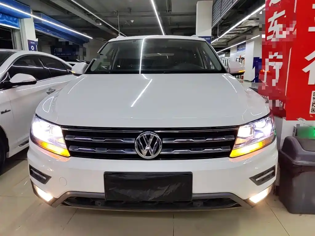 Volkswagen Tiguan L — фото 3