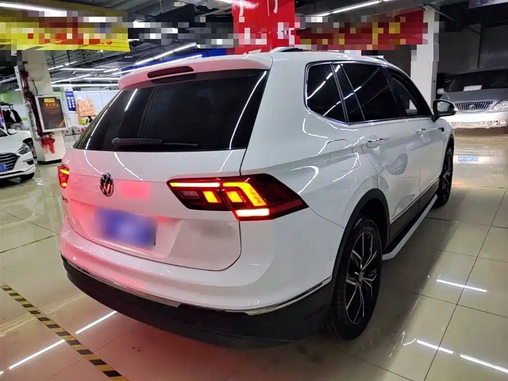 Volkswagen Tiguan L — фото 7
