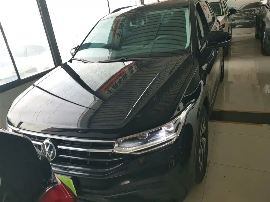 Volkswagen Tiguan L — фото 3