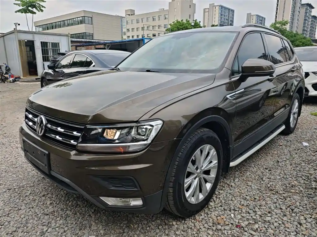 Volkswagen Tiguan L — фото 2