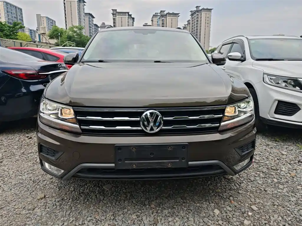 Volkswagen Tiguan L — фото 3