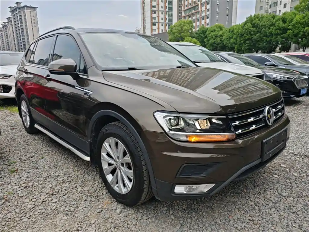 Volkswagen Tiguan L — фото 4