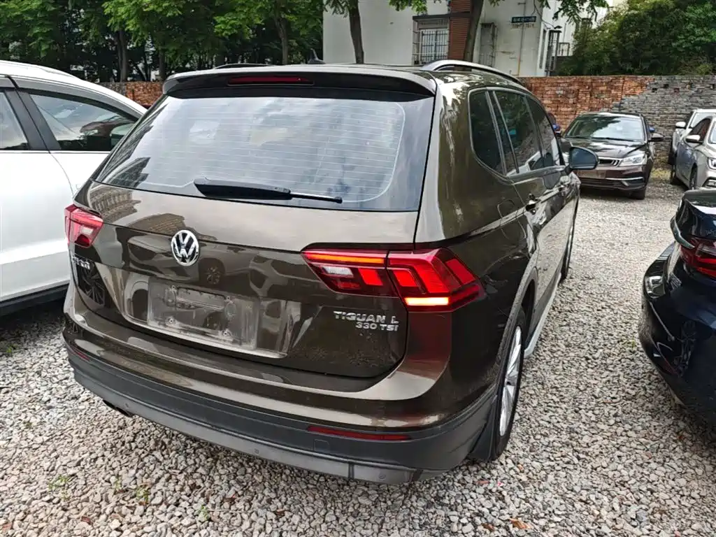 Volkswagen Tiguan L — фото 7
