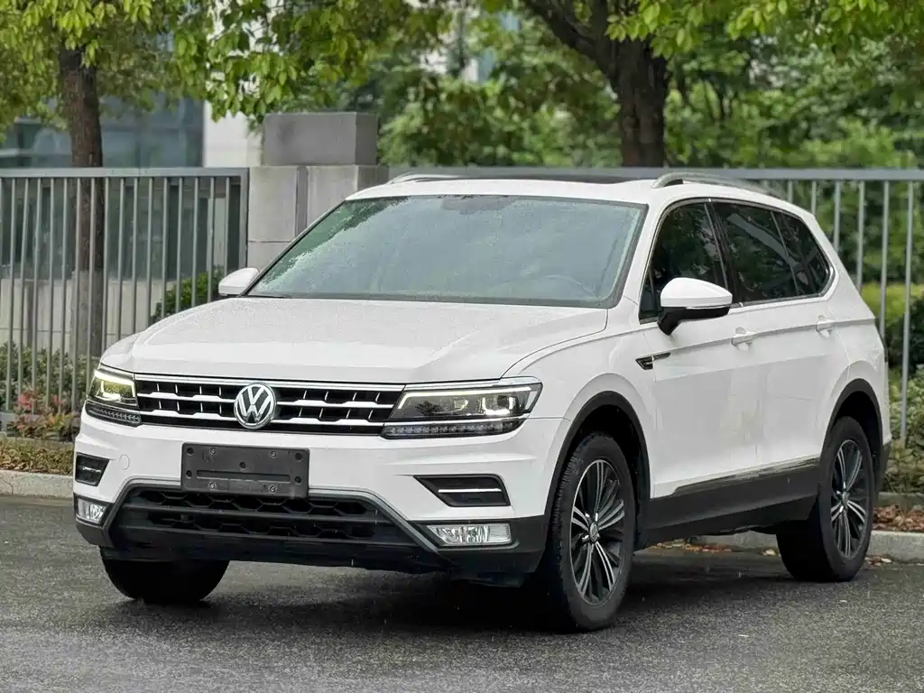 Volkswagen Tiguan L — фото 2