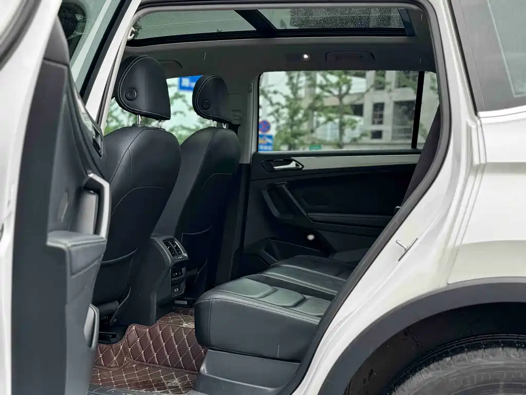 Volkswagen Tiguan L — фото 13