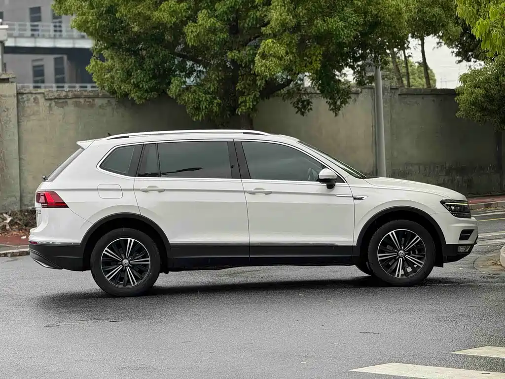 Volkswagen Tiguan L — фото 3