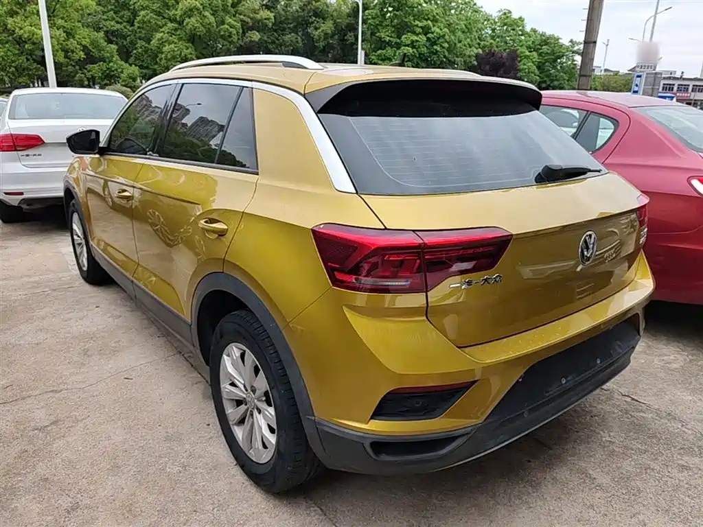 Volkswagen T-Roc — фото 5