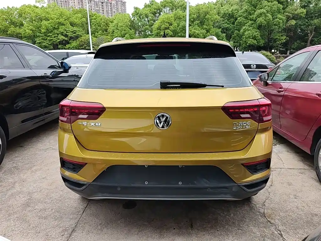 Volkswagen T-Roc — фото 6