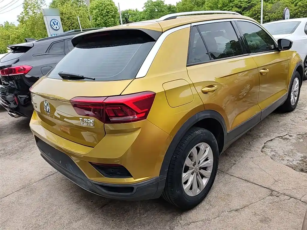 Volkswagen T-Roc — фото 7