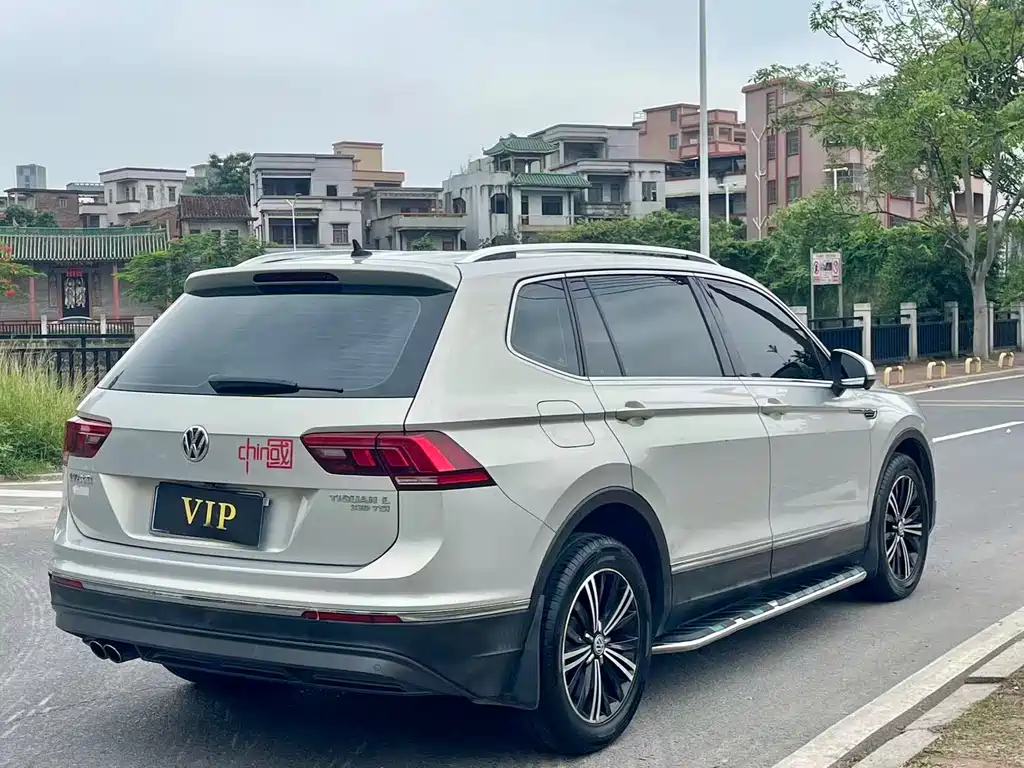 Volkswagen Tiguan L — фото 7