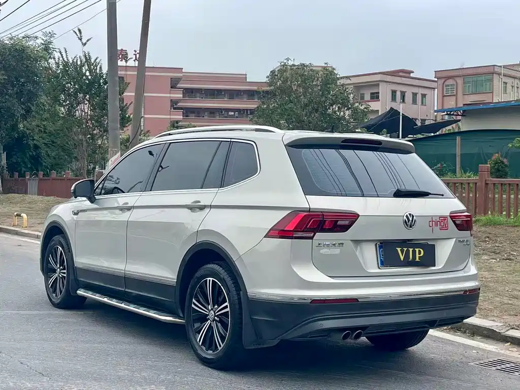 Volkswagen Tiguan L — фото 9