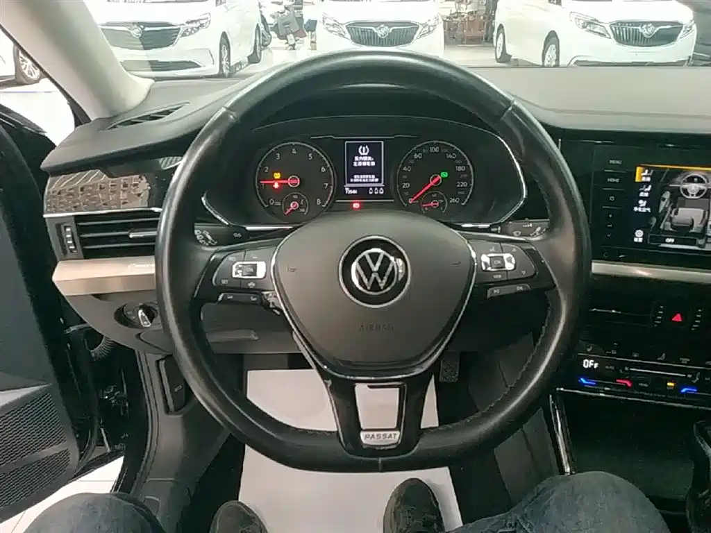 Volkswagen Passat — фото 11