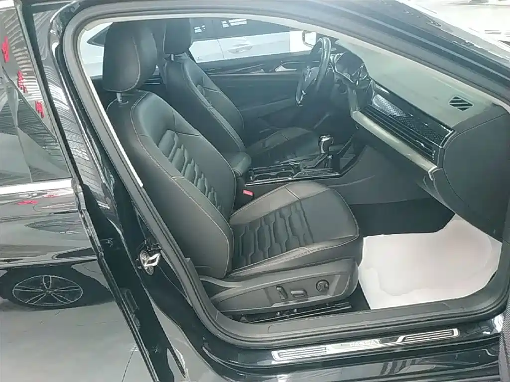 Volkswagen Passat — фото 25