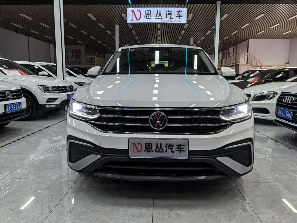 Volkswagen Tiguan L — фото 2