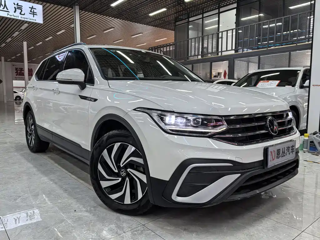 Volkswagen Tiguan L — фото 3