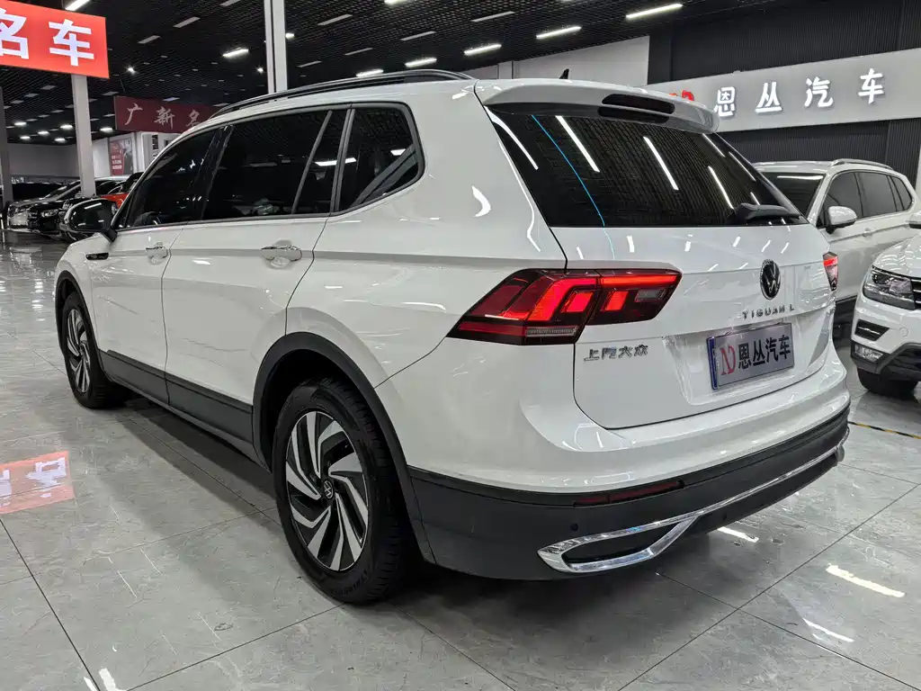 Volkswagen Tiguan L — фото 7