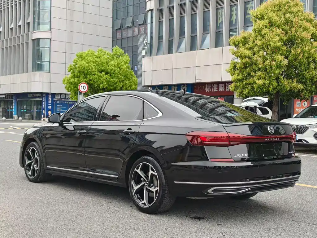 Volkswagen Passat — фото 10