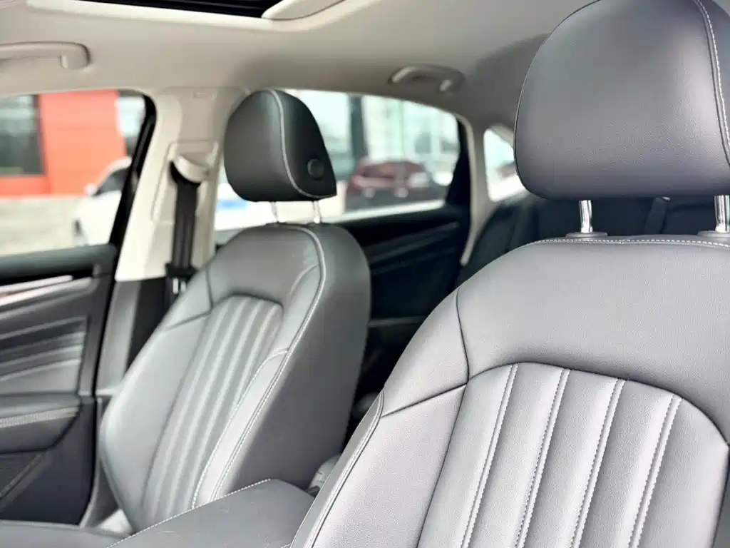 Volkswagen Passat — фото 17