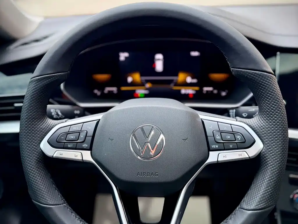 Volkswagen Passat — фото 22