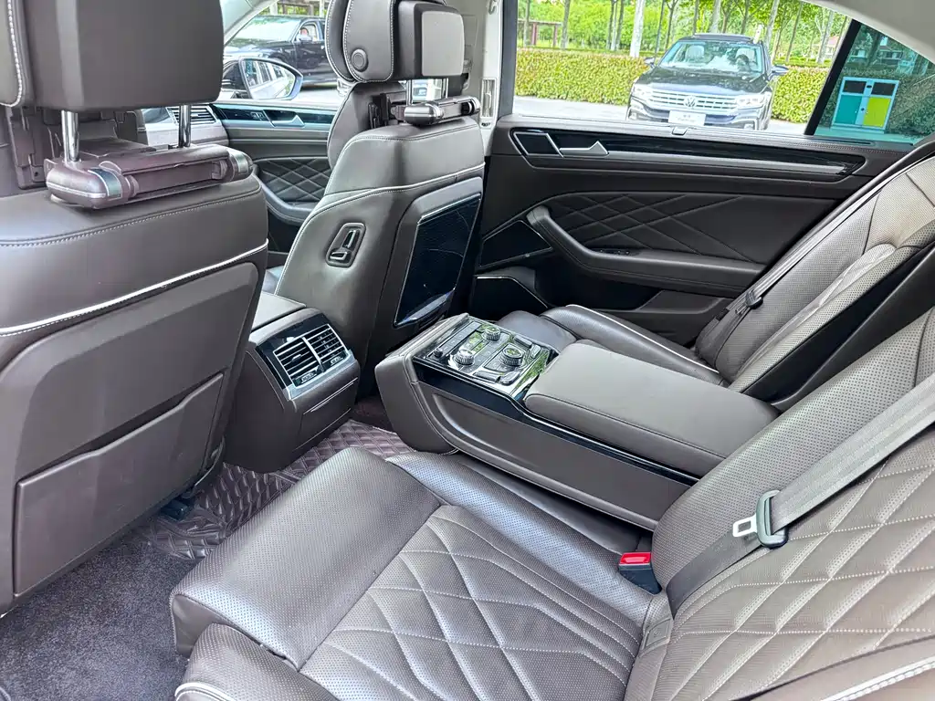 Volkswagen Phideon — фото 8