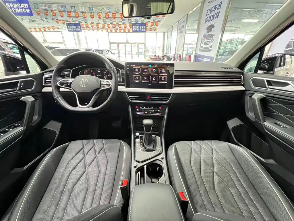 Volkswagen Tiguan L — фото 8