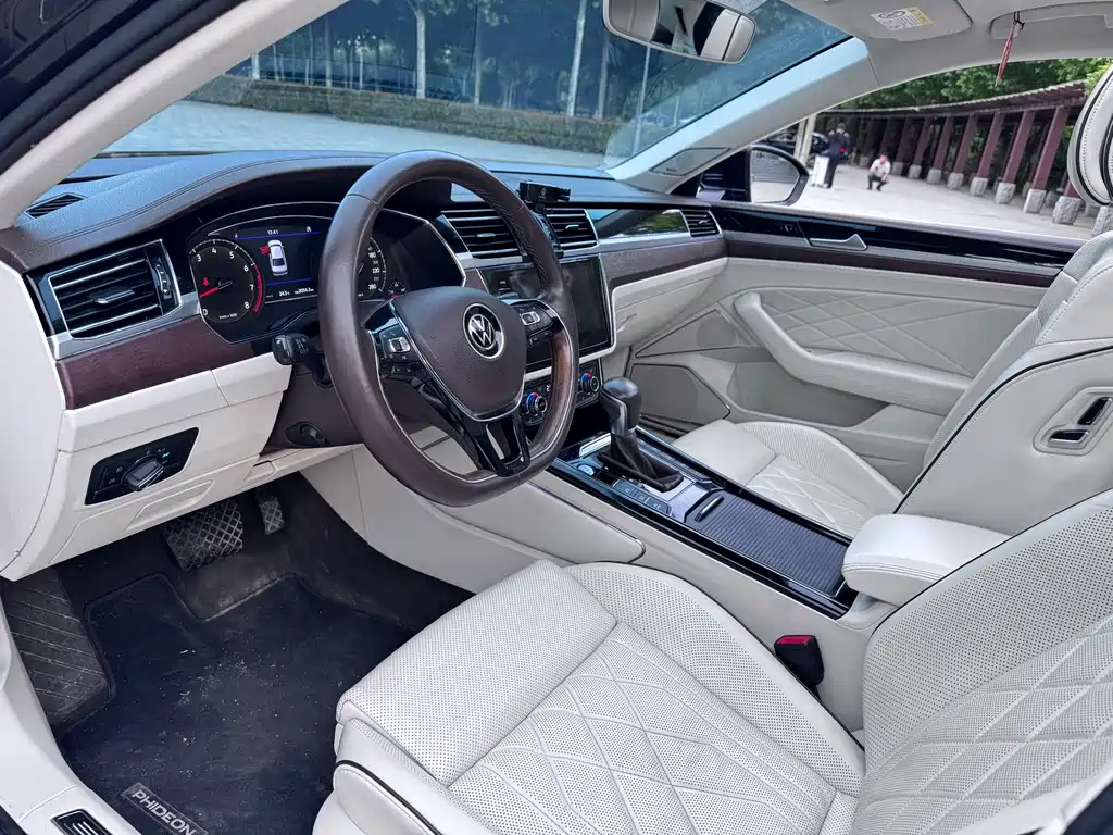 Volkswagen Phideon — фото 7
