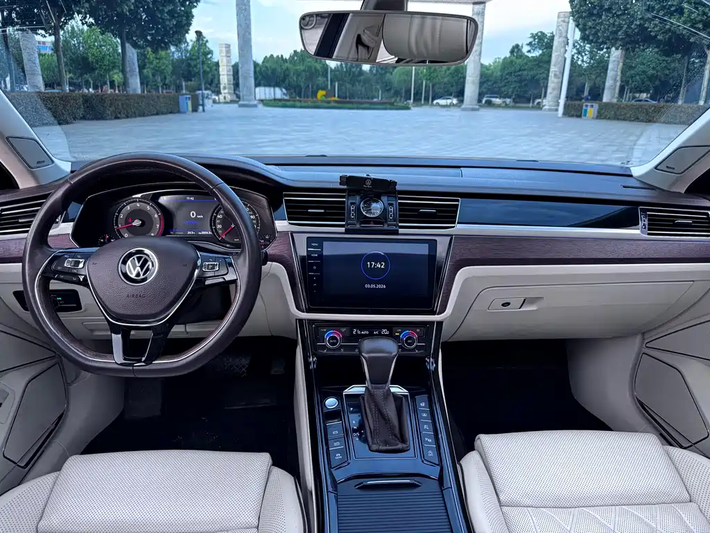 Volkswagen Phideon — фото 9