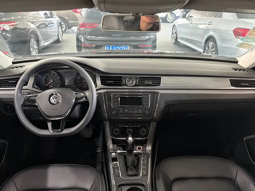 Volkswagen Passat — фото 11