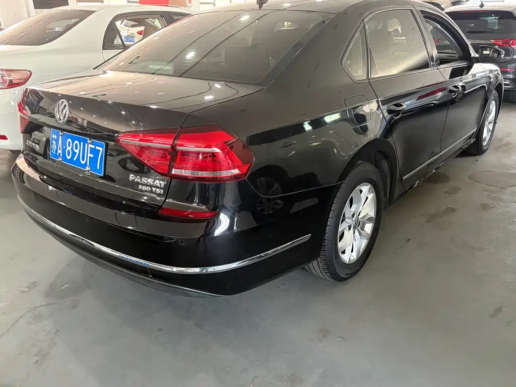 Volkswagen Passat — фото 5