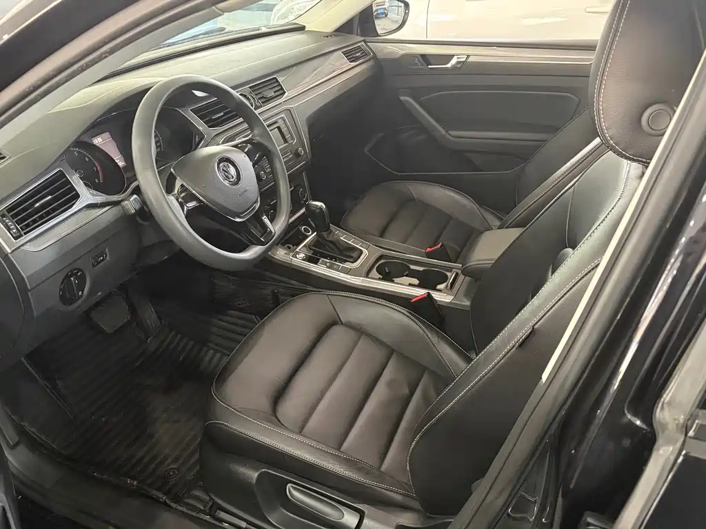 Volkswagen Passat — фото 7