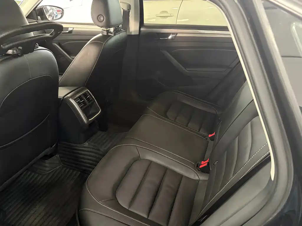Volkswagen Passat — фото 8