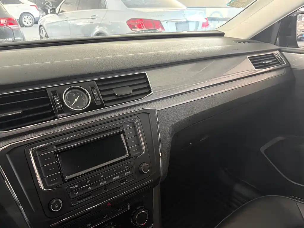 Volkswagen Passat — фото 10