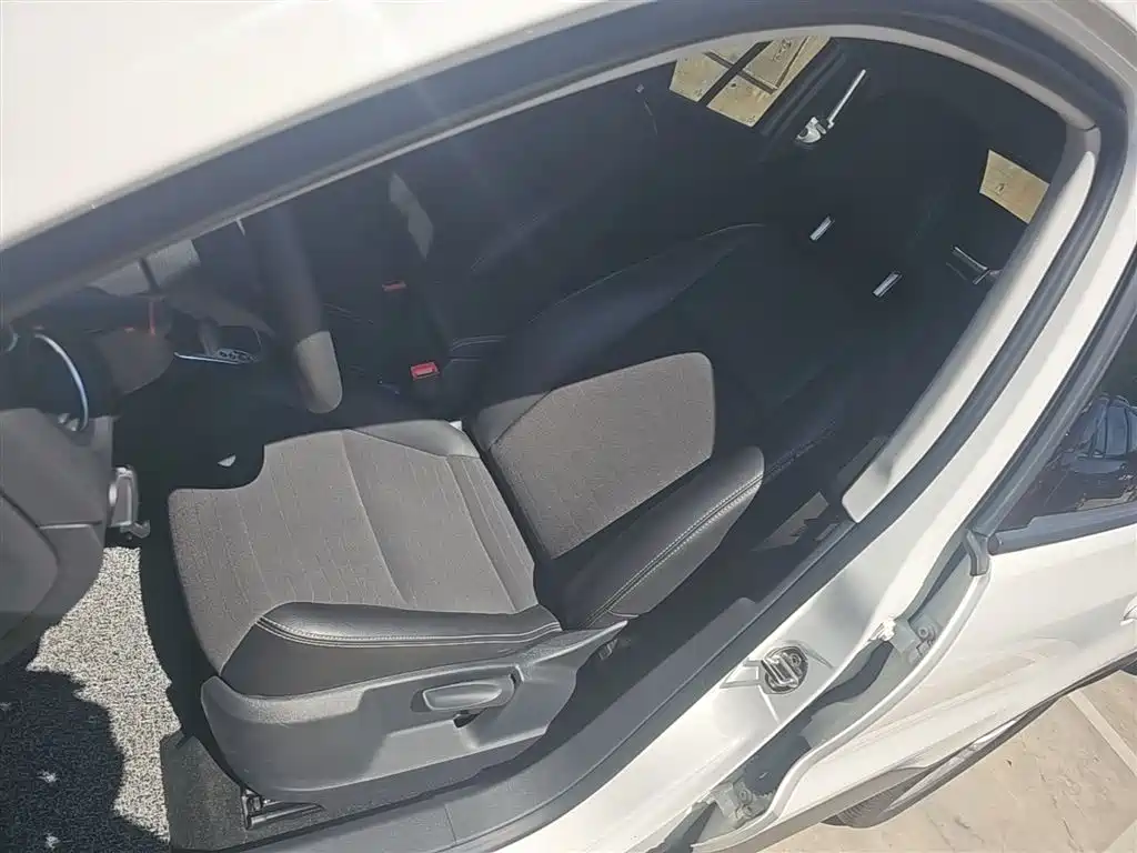 Volkswagen Tiguan — фото 15