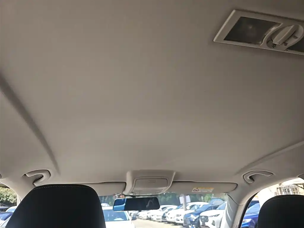 Volkswagen Tiguan — фото 18