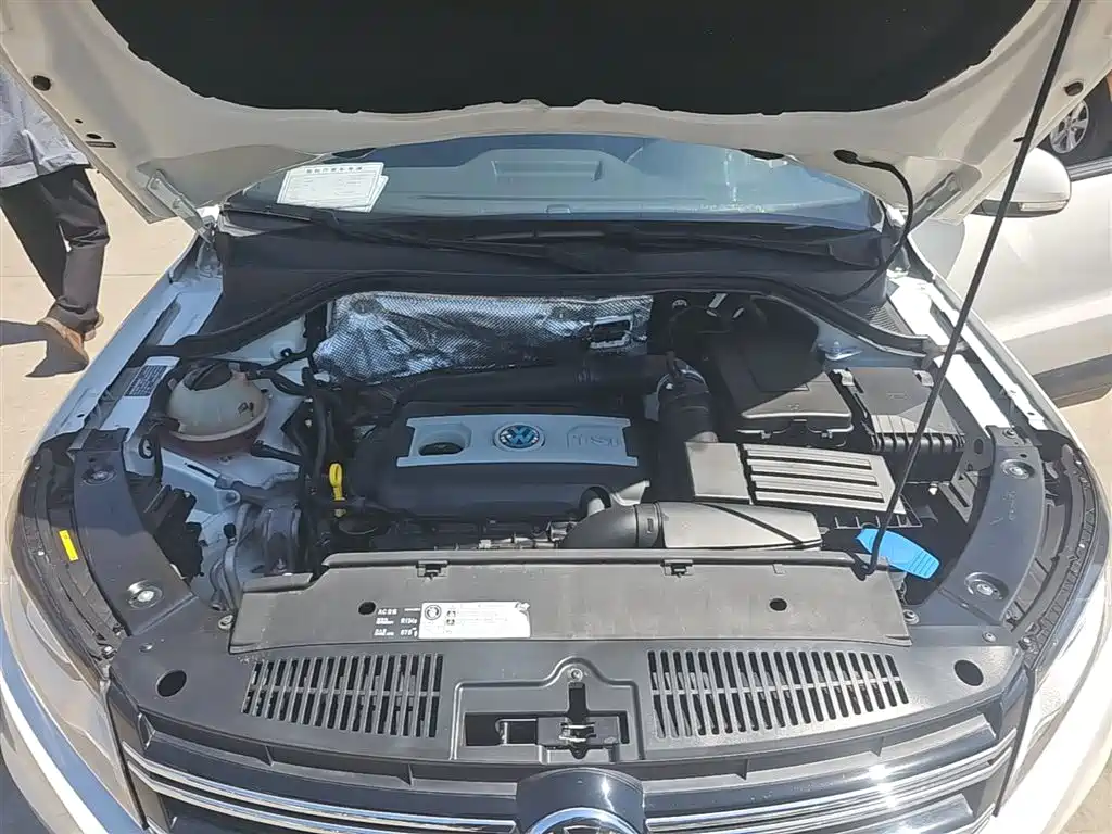 Volkswagen Tiguan — фото 20