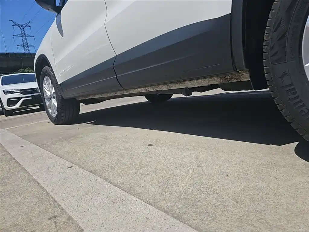 Volkswagen Tiguan — фото 22
