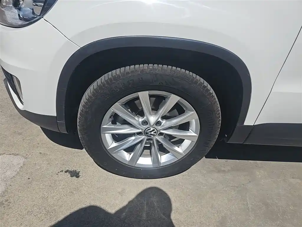 Volkswagen Tiguan — фото 23