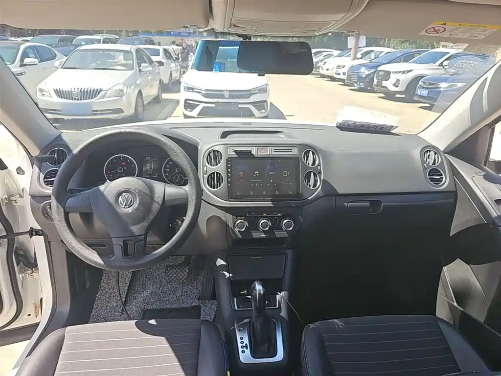 Volkswagen Tiguan — фото 10