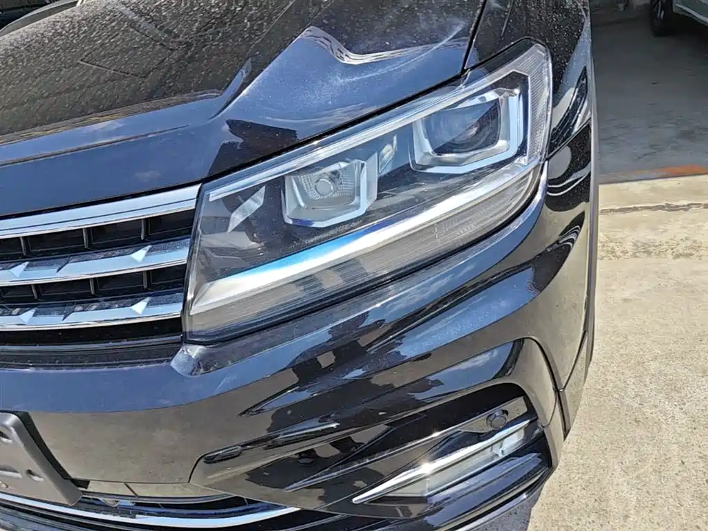 Volkswagen Tiguan L — фото 23