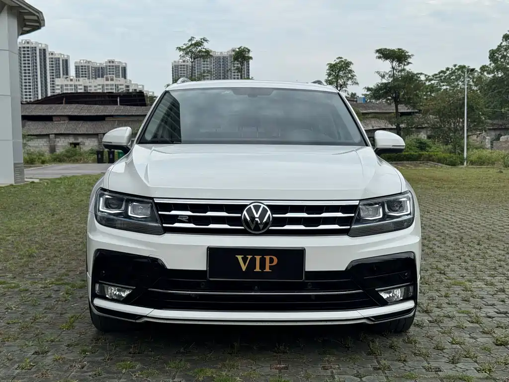 Volkswagen Tiguan L — фото 2
