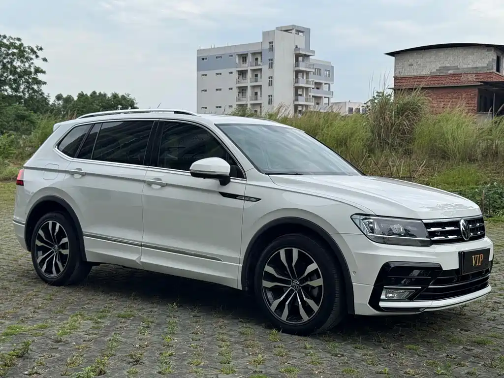 Volkswagen Tiguan L — фото 3