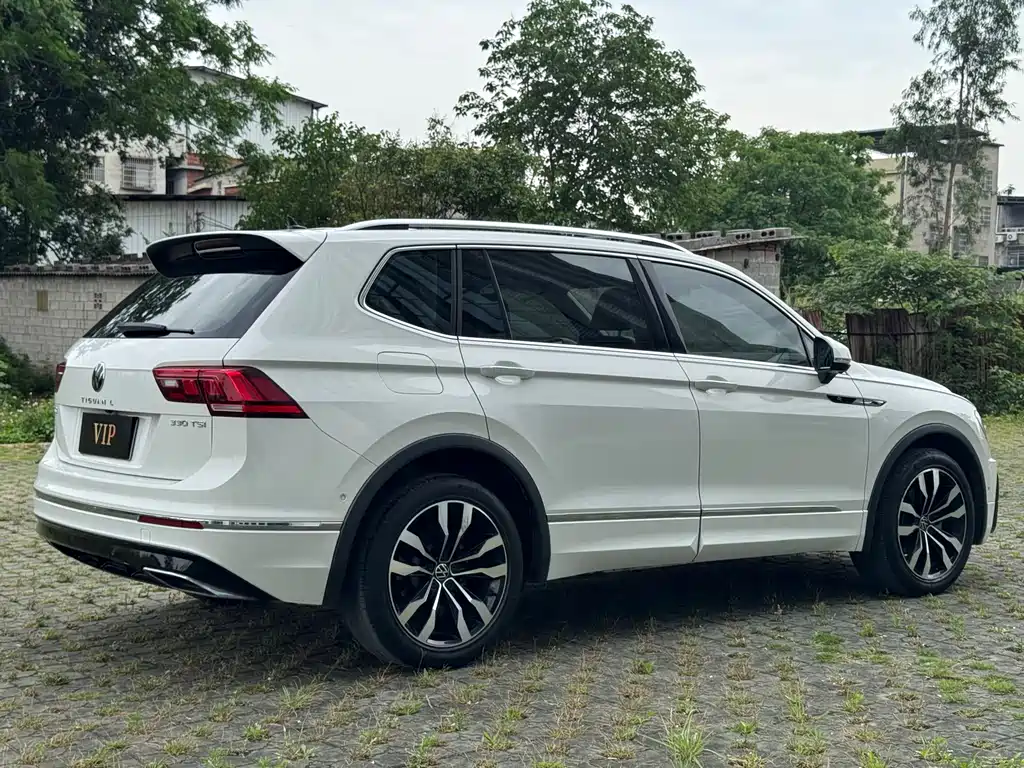 Volkswagen Tiguan L — фото 4